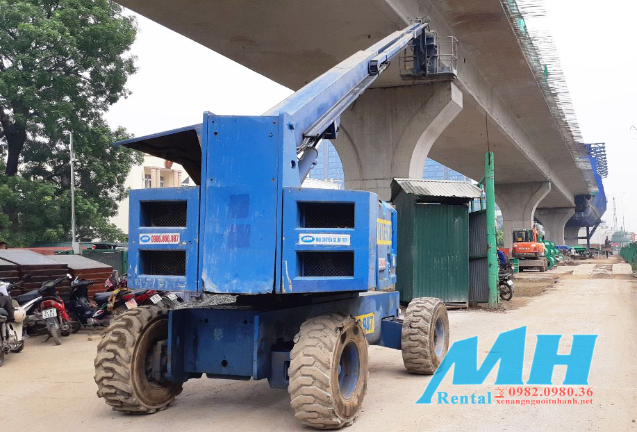Xe nâng người- đường sắt trên cao tại Hà Nội