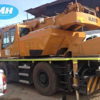 Cẩu bánh lốp KATO SL-300