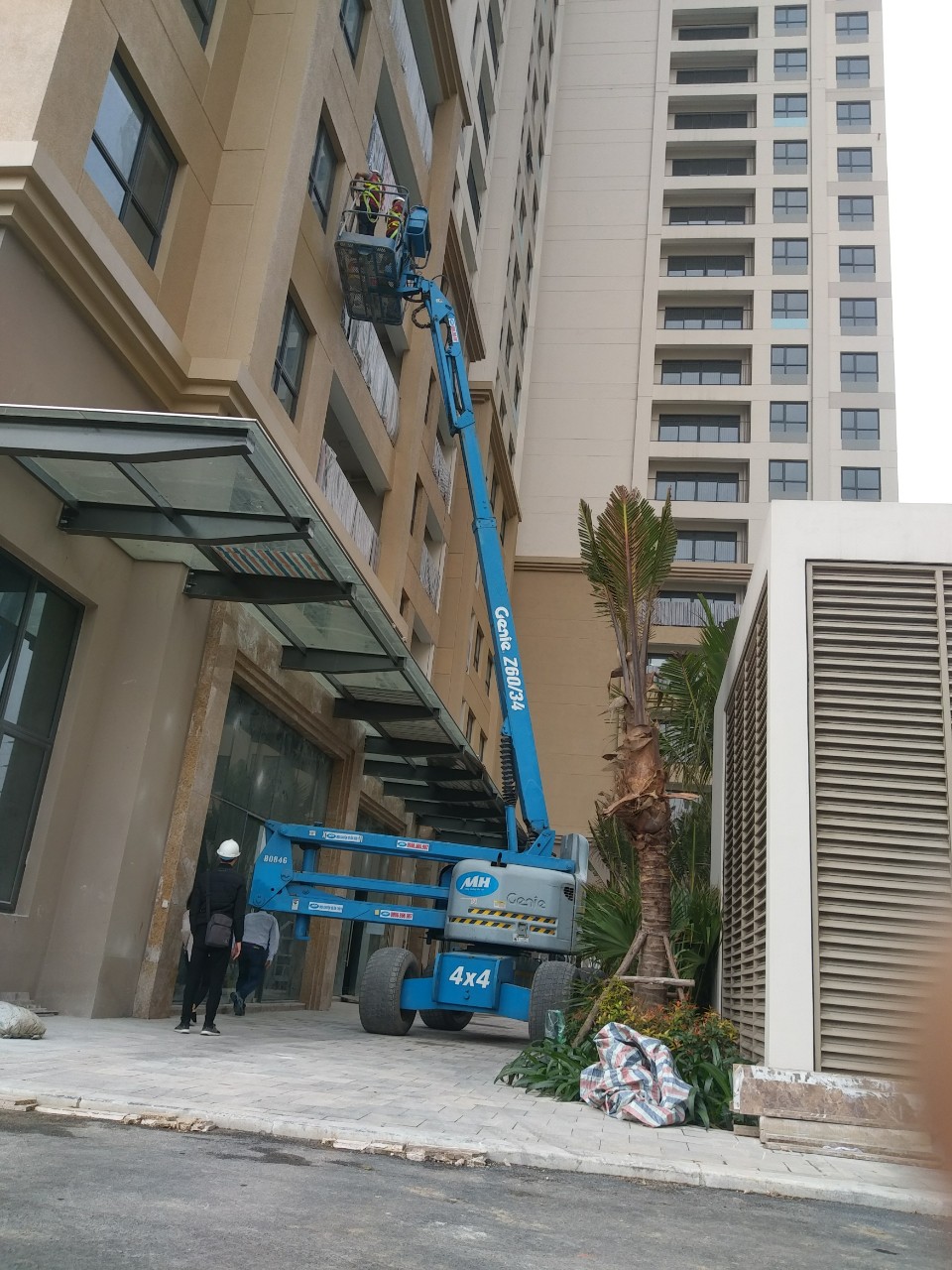 Hỗ trợ làm việc trên cao tiện lợi hơn